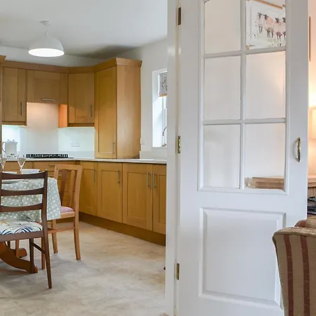 Holiday home Six The Hollies