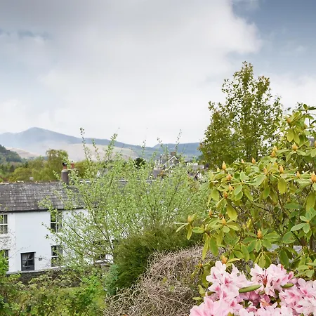 Six The Hollies Holiday home